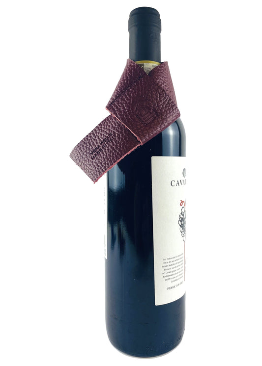 K0010XB | Salvagoccia per Bottiglia Made in Italy in Vera Pelle pieno fiore, grana dollaro - Colore Bordeaux. Dimensioni: cm 27 x 4 x 0,5.  Confezione: Gift Box rigido fondo/coperchio-0