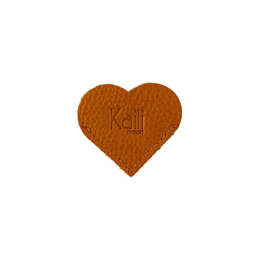 K0038LB | Segnalibro Cuore Made in Italy in Vera Pelle pieno fiore, grana dollaro - Colore Arancione - Dimensioni: cm 6 x 5,5 x 0,5 - Confezione: Gift Box rigido fondo/coperchio-0